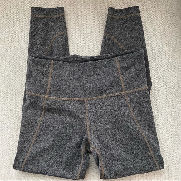 EUC Athleta Salutation 7/8 tights - Picture 1 of 11